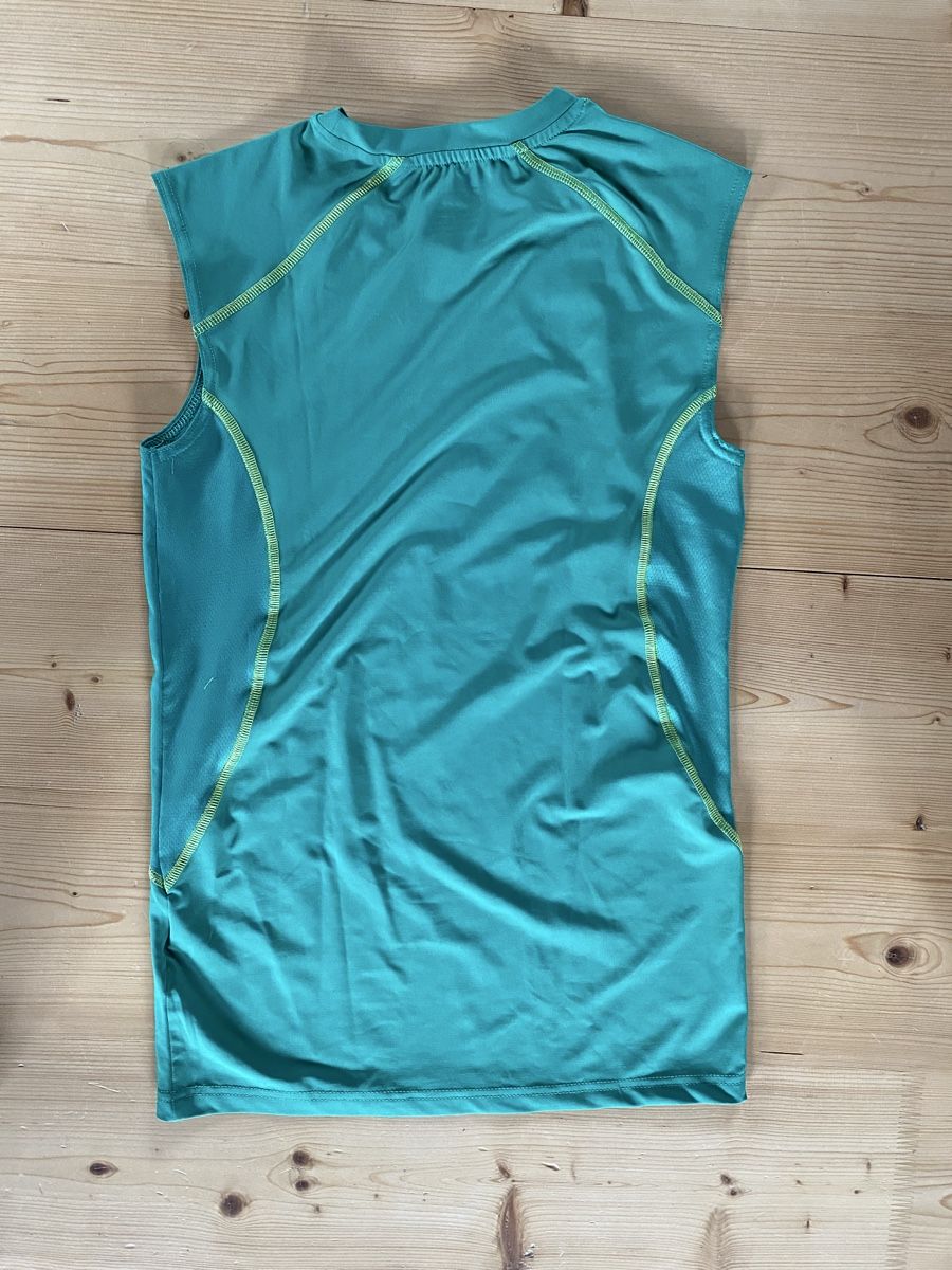 Tops: Grünes Sporttop Crivit – Gebraucht aus Bern von ha6_zm75 1
