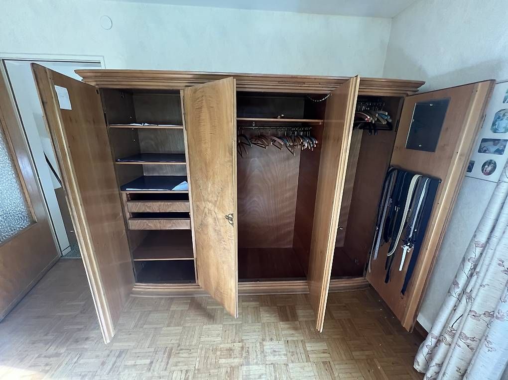 Schränke: Grande armoire en bois massif – Gebraucht aus Epalinges von jpe_2twg 1