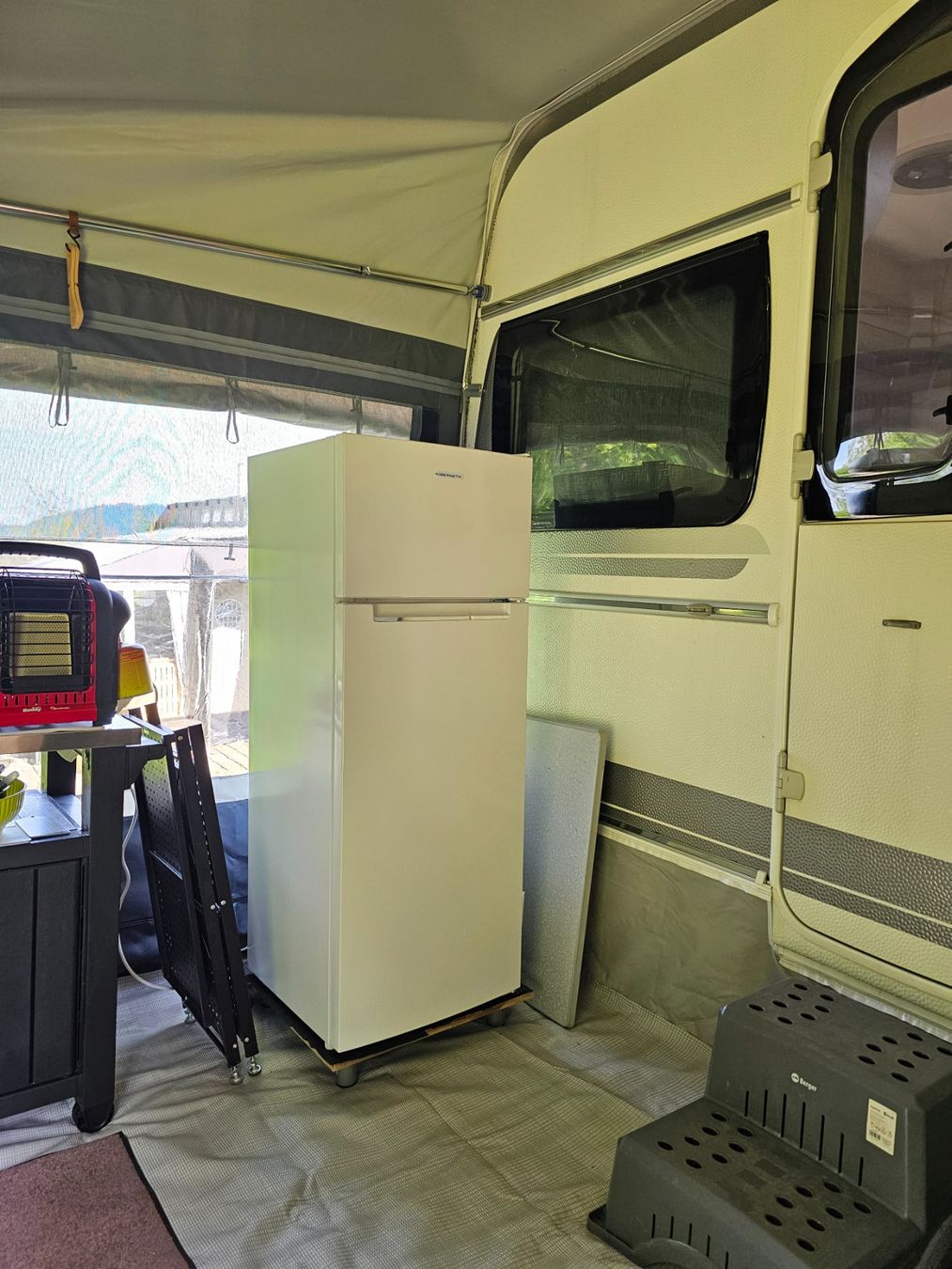 Fendt Veicoli da campeggio: Wohnwagen auf campingplatz – Usato da Schaffhausen venduto da cara63 2