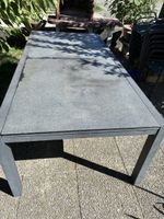 Table extérieur avec 10 chaises 