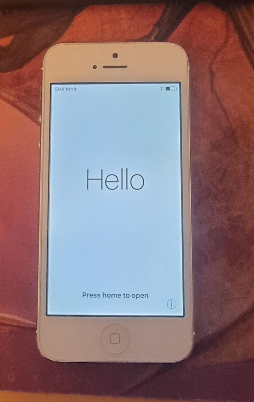 Apple Telefoni cellulari / Smartphones: iPhone 5 - 16GB - weiss/silber - Model A1429 – Usato da Regensberg venduto da youngt92