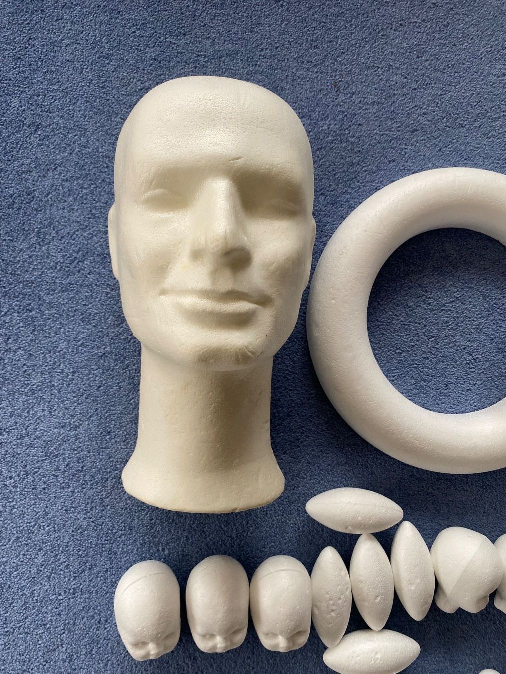 Kit bricolage: Viele Styropor-Teile: Köpfe, Ringe, Eier, Kugeln, Zapfen – Nuovo (secondo la descrizione) da Appenzell Meistersrüte venduto da zongabolla 1