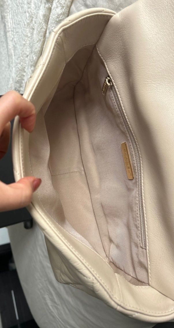 Chanel Taschen für Damen: Chanel 19 Small Creme Leder Top Zustand – Neu (gemäss Beschreibung) aus Bassersdorf von habibi06 3