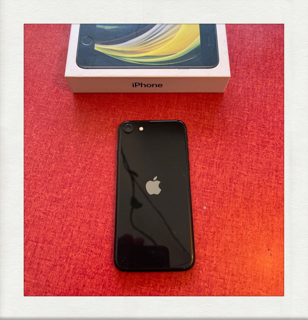 Apple Telefoni cellulari / Smartphones: IPhone SE 2020 - 64 GB - 81% Akku – Usato da Zürich venduto da Cubazz 2
