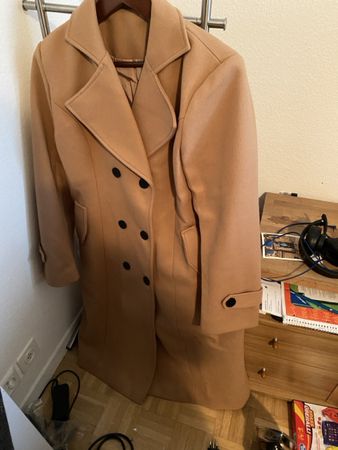 Stylish Camel Coat - Perfect for Autumn and Winter!