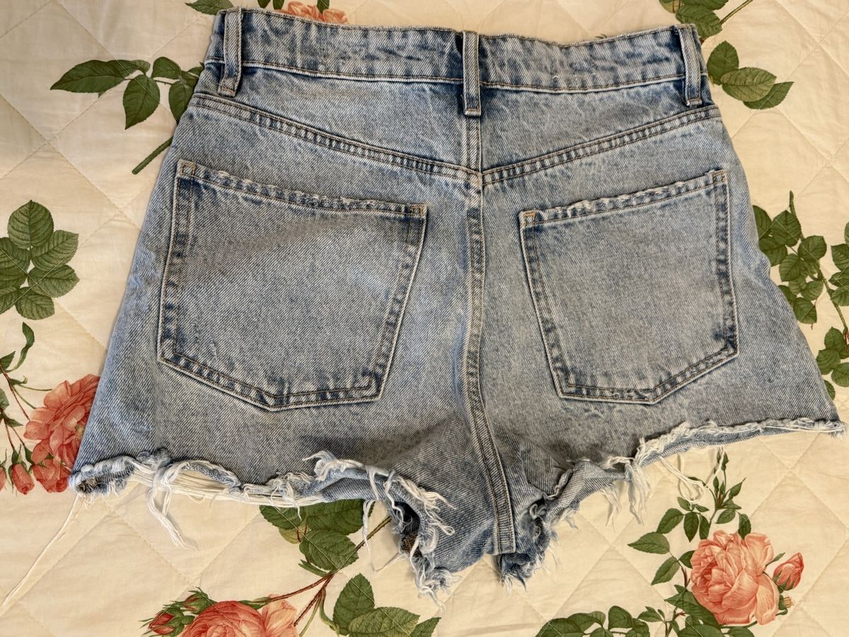 Zara Jeans: Zara Jeans Shorts hellblau kurz – Usato da Locarno venduto da Ery02 1