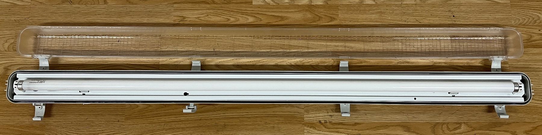 Lampade: FL Aussenleuchte, IP66, Länge = 1300mm – Usato da Hasle b. Burgdorf venduto da rema78 1