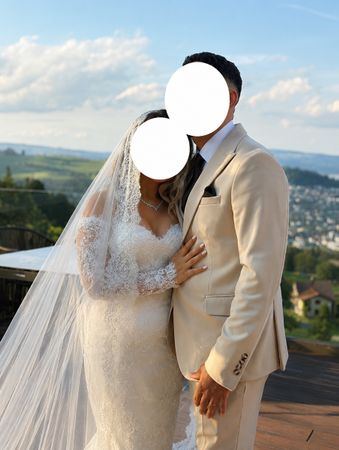 Wunderschönes Designer-Hochzeitskleid mit Schleier – nur ein