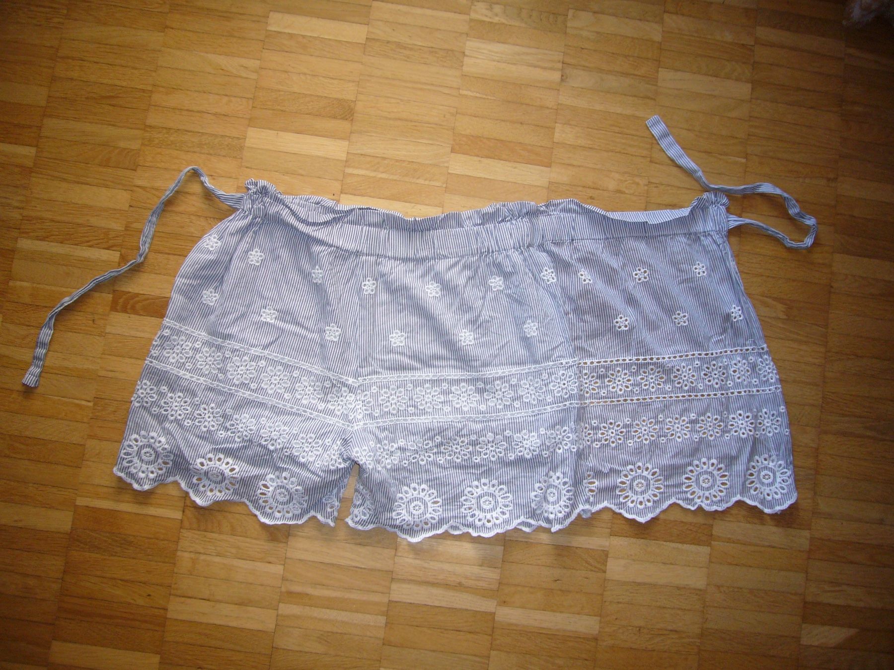 Hosen: Shorts, like Jupe, Gr.34, motivi – Gebraucht aus Uster von sanura01 3