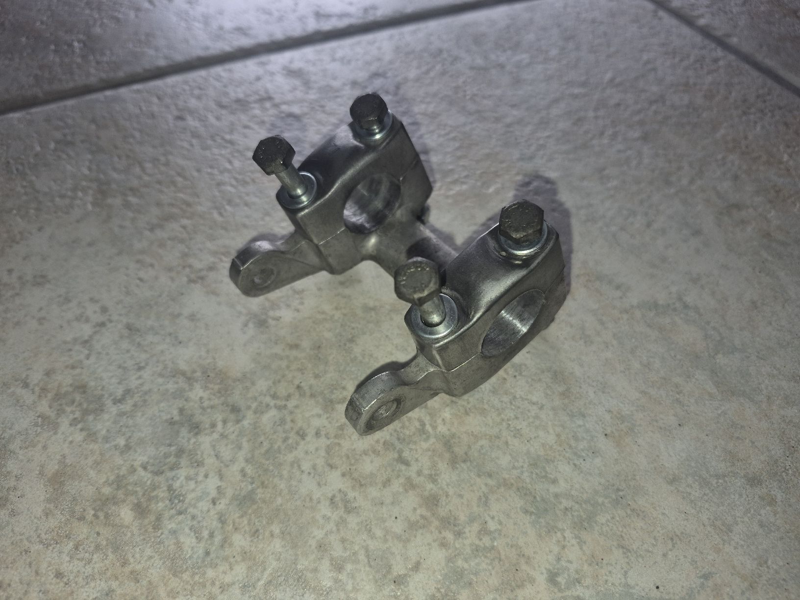 Honda Tutti i ricambio per moto: Honda Lenkerklemme ab 1.- – Usato da Belp venduto da intru 1