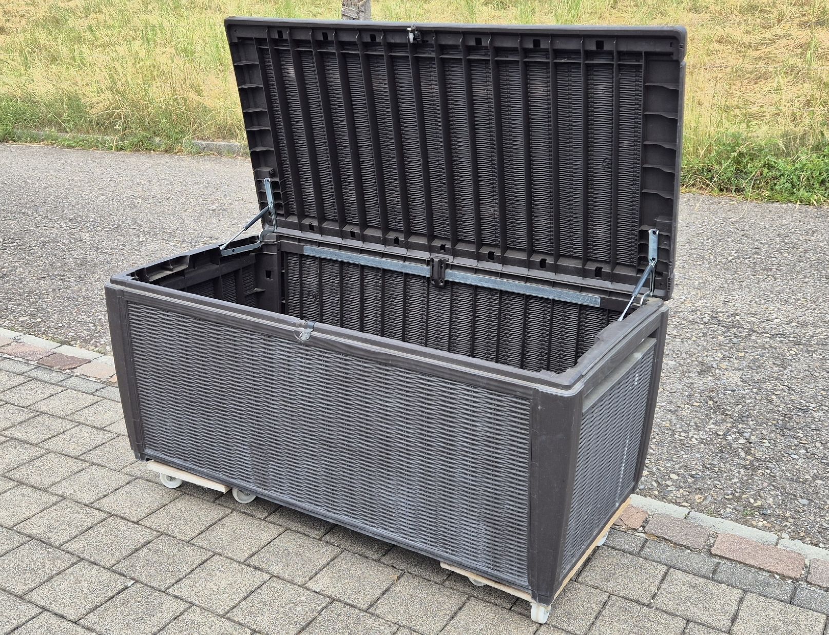 Box contenitori: Aufbewahrungs- Kissen- oder Gartenbox, gut erhalten – Usato da Künten venduto da the-firefighter 1
