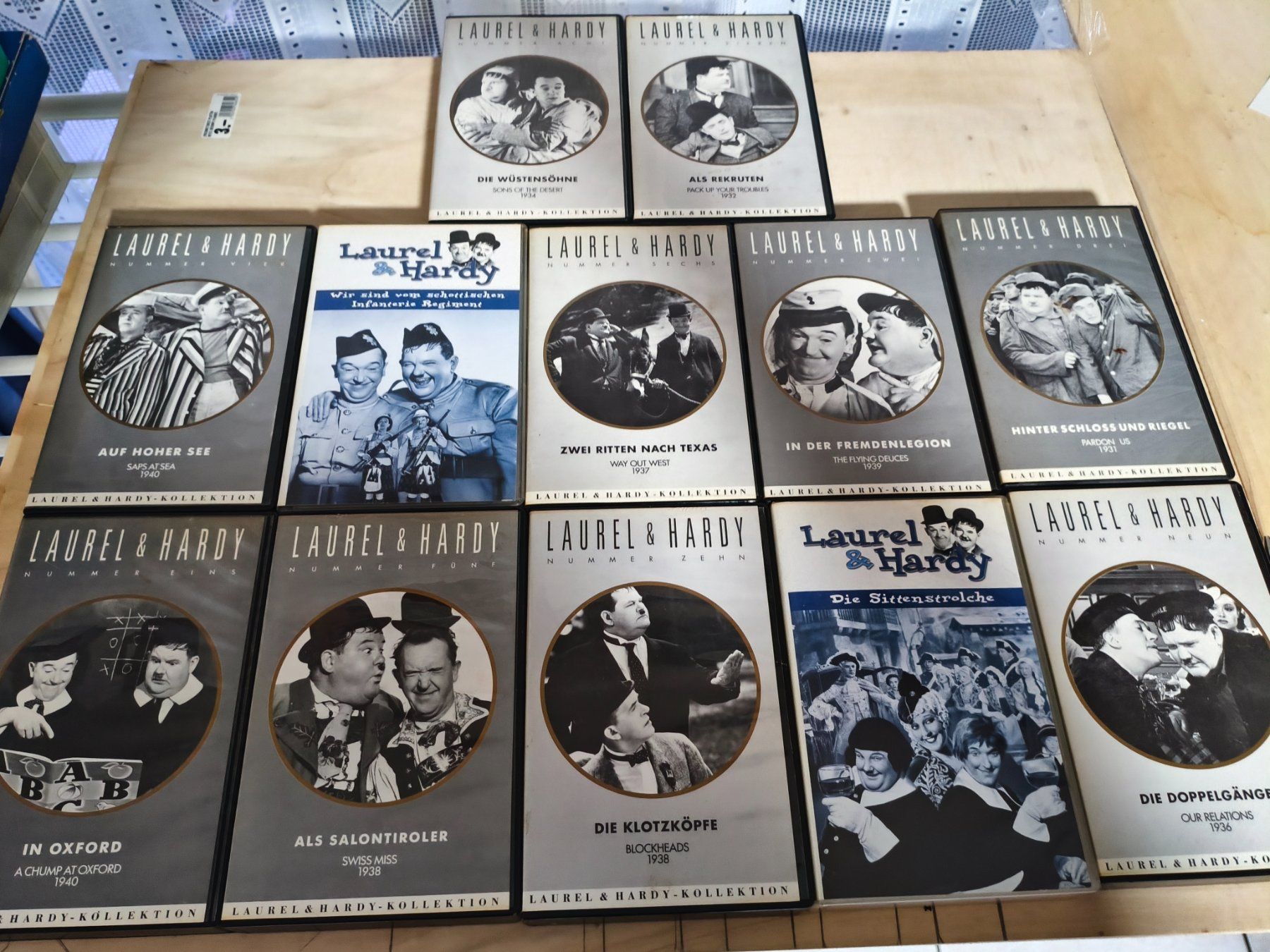 Tutti i VHS: Laurel & Hardy VHS, 12 Stück, – Usato da Buttikon SZ venduto da tschipo1