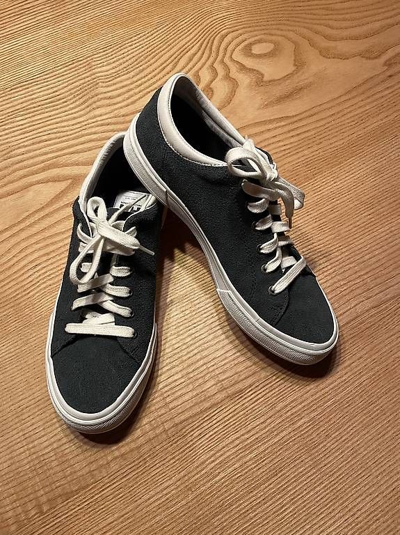 Scarpe da donna: Sneakers von Helly Hansen HH Gr. 38 2/3 – Usato da Zweisimmen venduto da Mikat