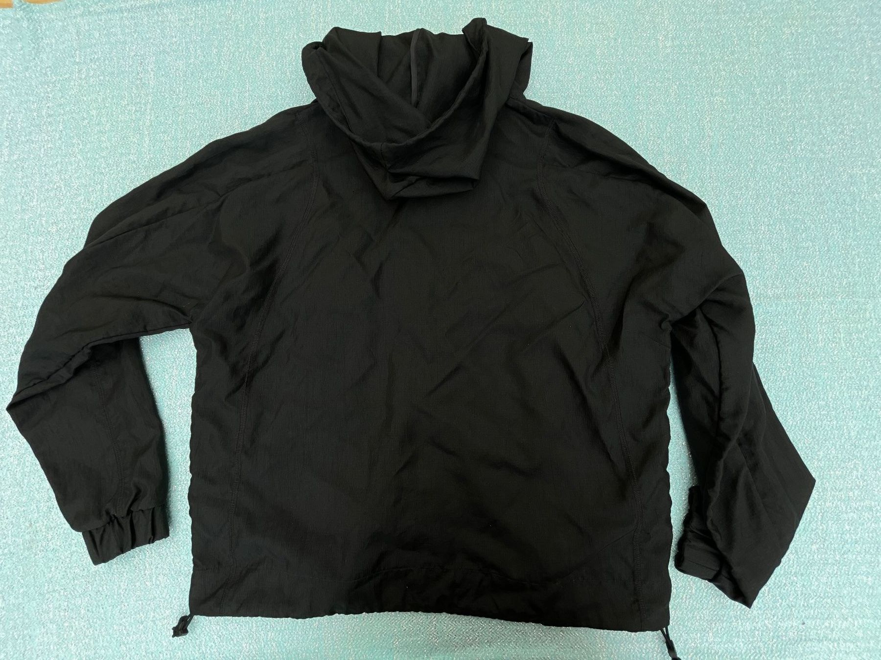 Adidas Giacche: Schwarzes ADIDAS Jäckli Gr. 32 – Usato da Frasnacht venduto da GracyStore 2