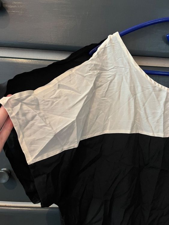 DKNY Vestiti: Sommerliches Kleid in Schwarz und Weiss, Gr.M – Usato da Zürich venduto da kay12325 1