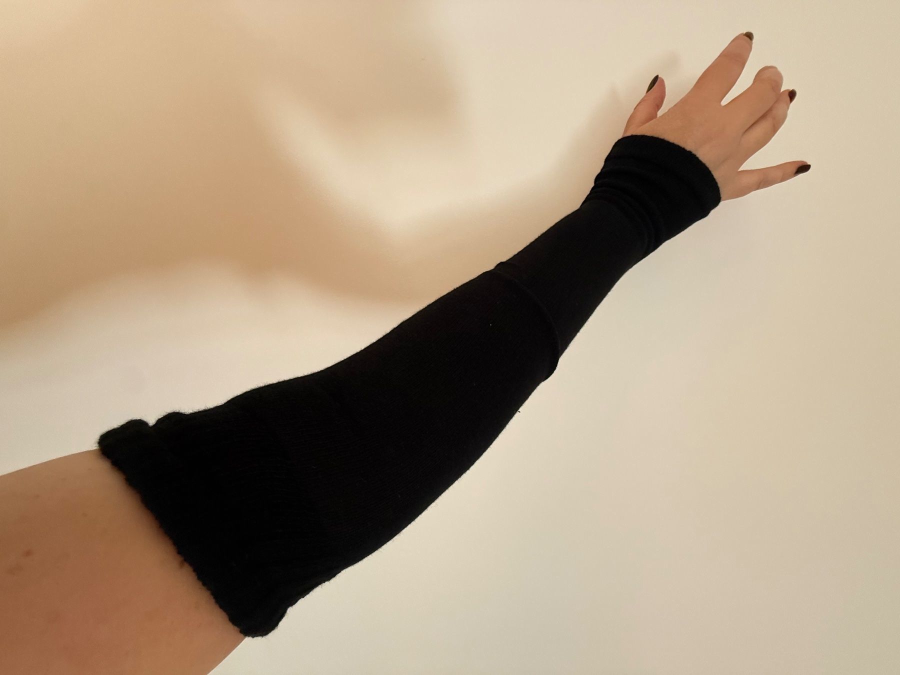 Handschuhe & Handstulpen: Schwarze Armstulpen | Unisex | Baumwolle Stretch – Gebraucht aus Basel von Rouge. 2