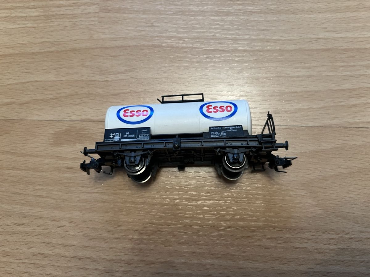 Fleischmann Modellini di ferrovie: Fleischmann Kesselwagen Esso – Usato da Gisikon venduto da ram_78bx