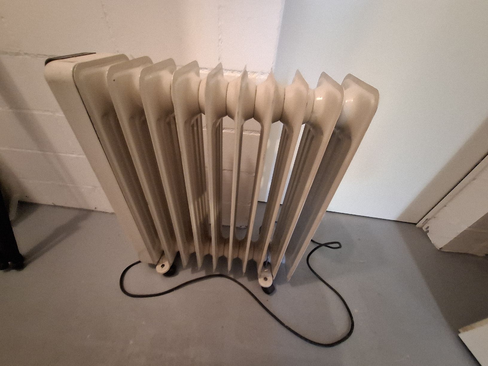Radiatori: Heizkörper, Radiator, Ölradiator – Usato da Luzern venduto da wvg_lt6m