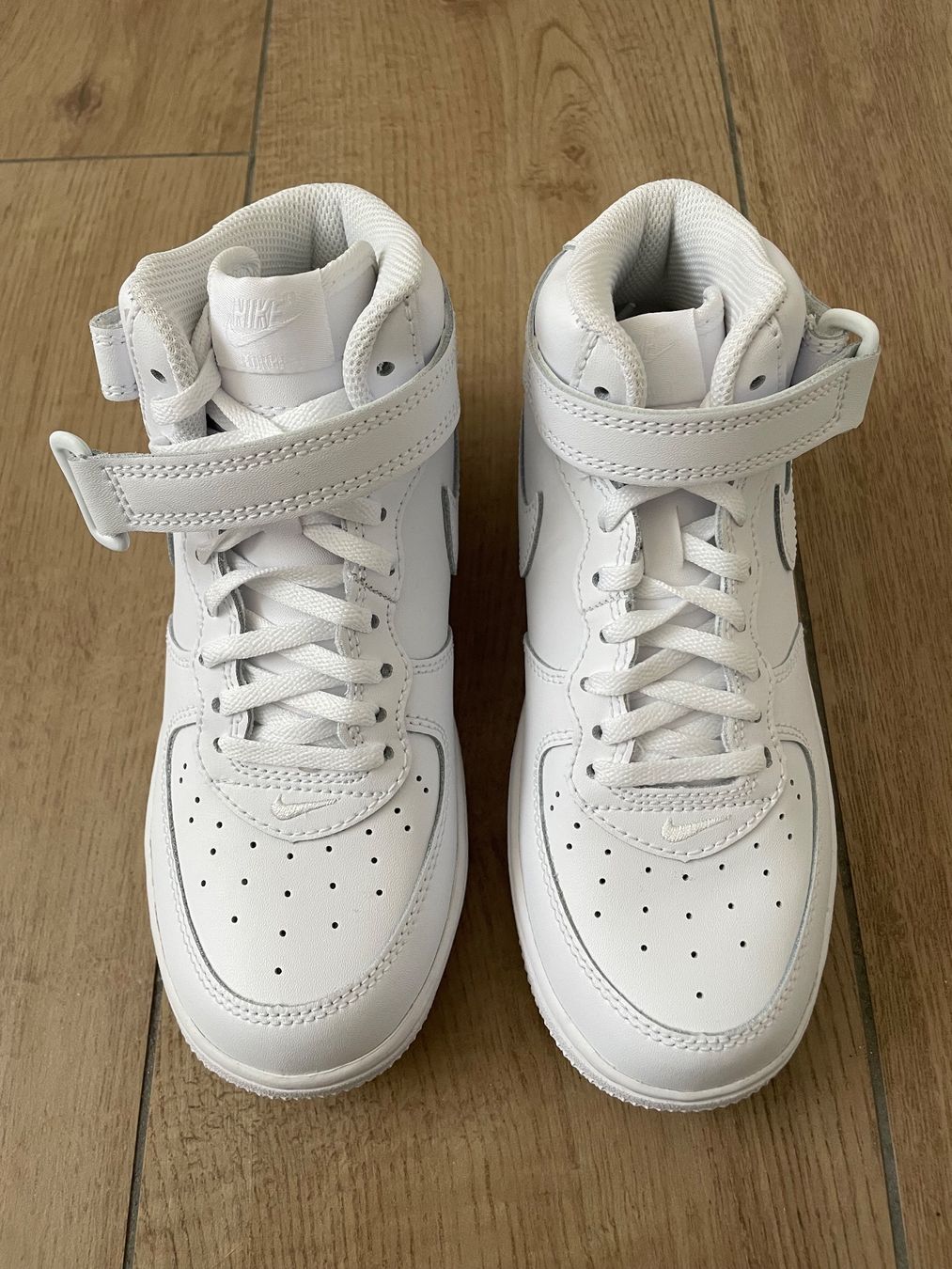 Nike Scarpe per ragazzi: Nike Force 1 Mid Gr. 35 NEU – Nuovo e nell'imballaggio originale da Waltenschwil venduto da hansnine 1