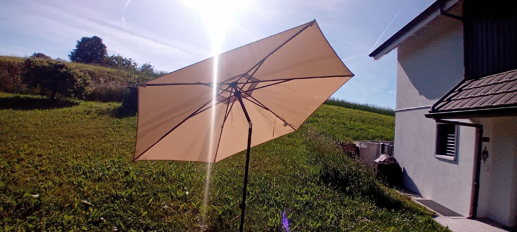 Parasols: grosser Sonnenschirm, 3m Durchmesser – Neuf (Voir description) à Berikon par Marilyn 2