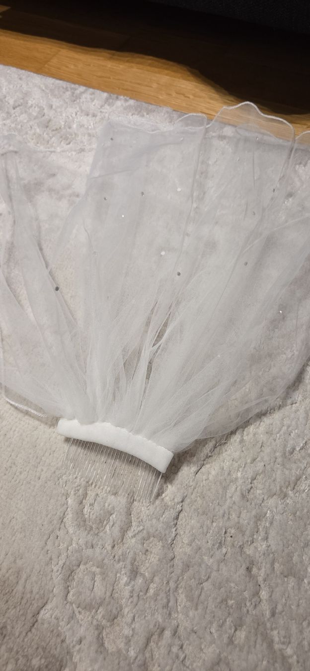 Accessoires pour cheveux: Schleier mit Kamm weiss glitzernd – Neuf (Voir description) à Chur par ali_j9q9 1