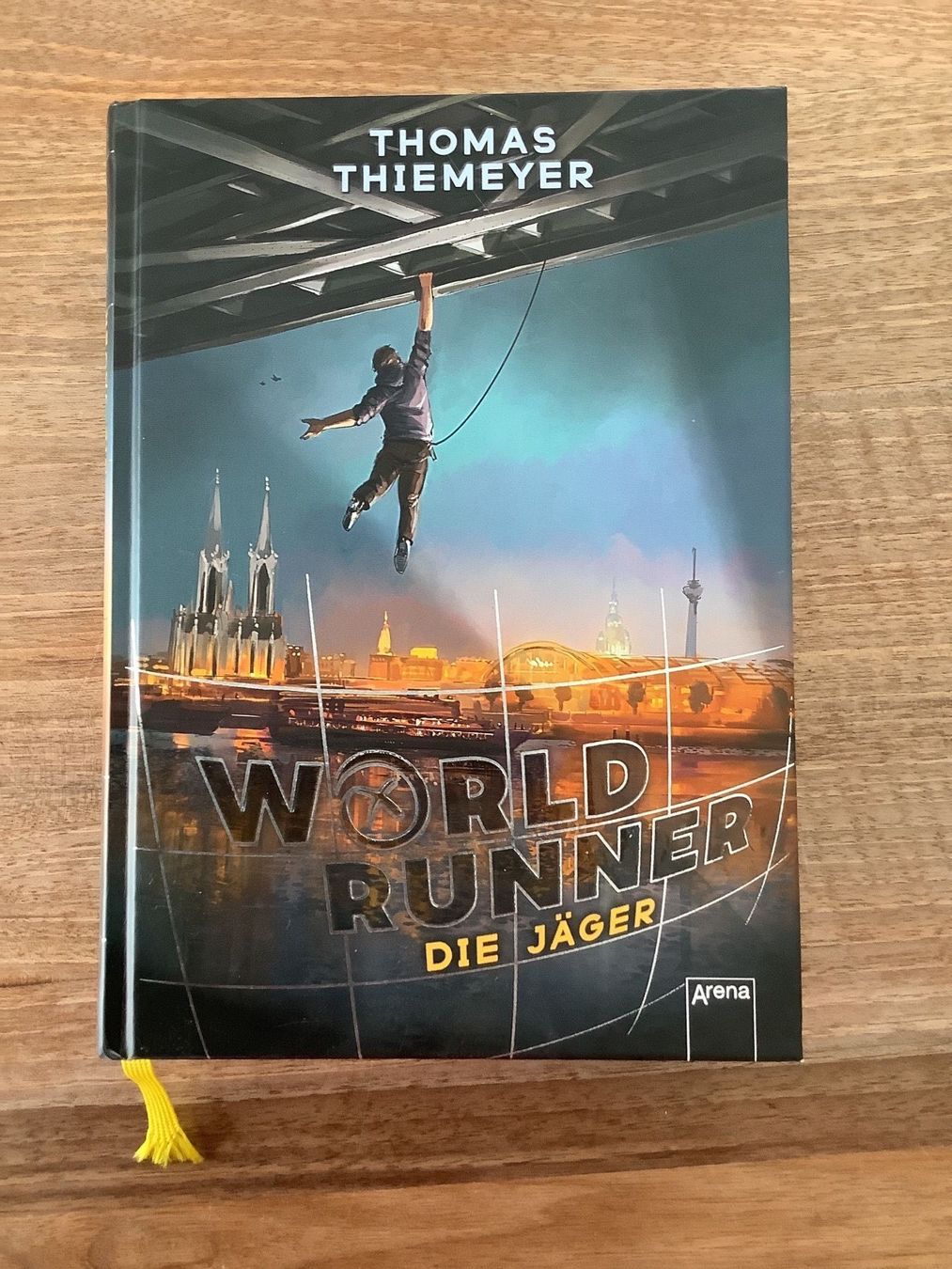 Libri: World Runner Die Jäger – Usato da Münchenbuchsee venduto da zwaergli02