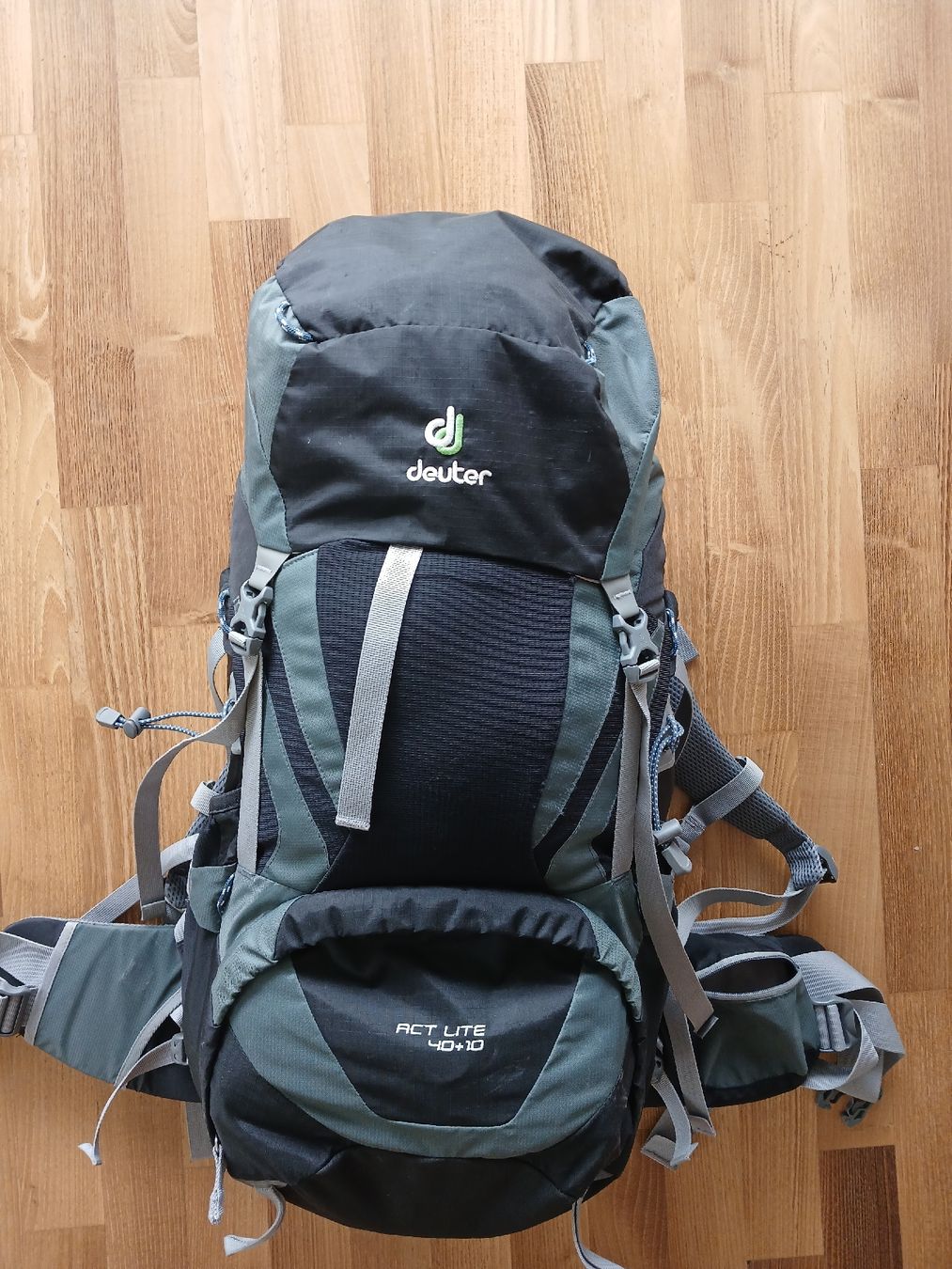 Deuter Sacs à dos: Deuter ACT LITE  40+10 – D'occasion à Balgach par Brigitte_1968 1