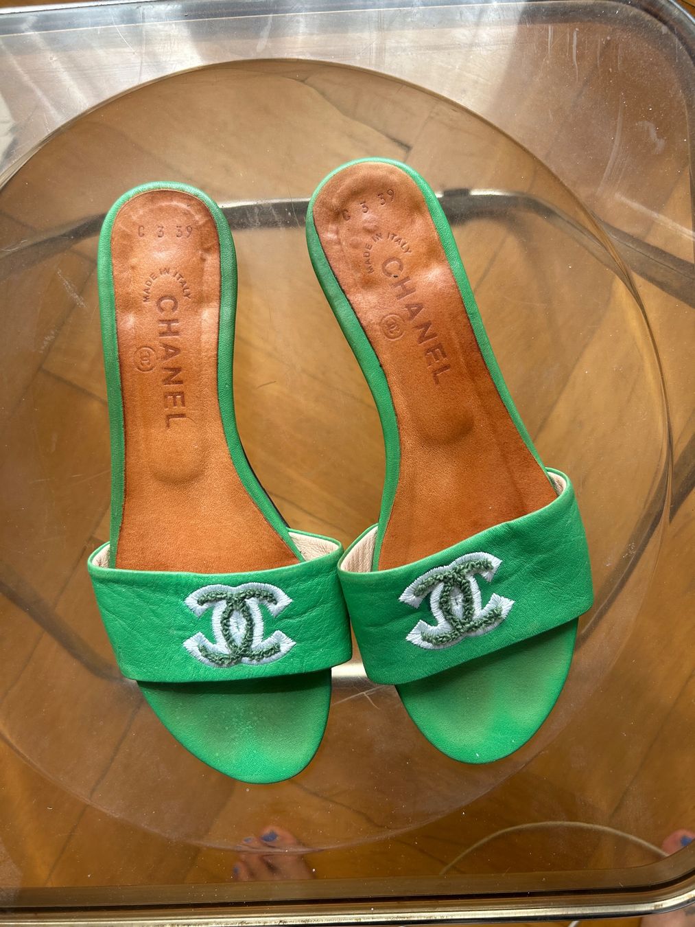 Chanel Damenschuhe: green vintage chanel slides – Gebraucht aus basel von wastedworld