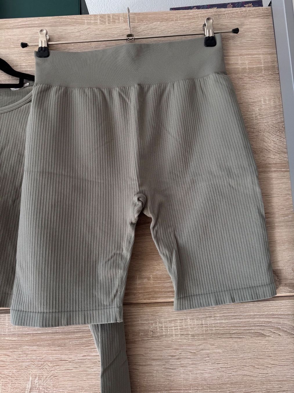 H&M Kleiderpakete: Set de sport kaki – Neu (gemäss Beschreibung) aus Montreux von Izapeche811 3