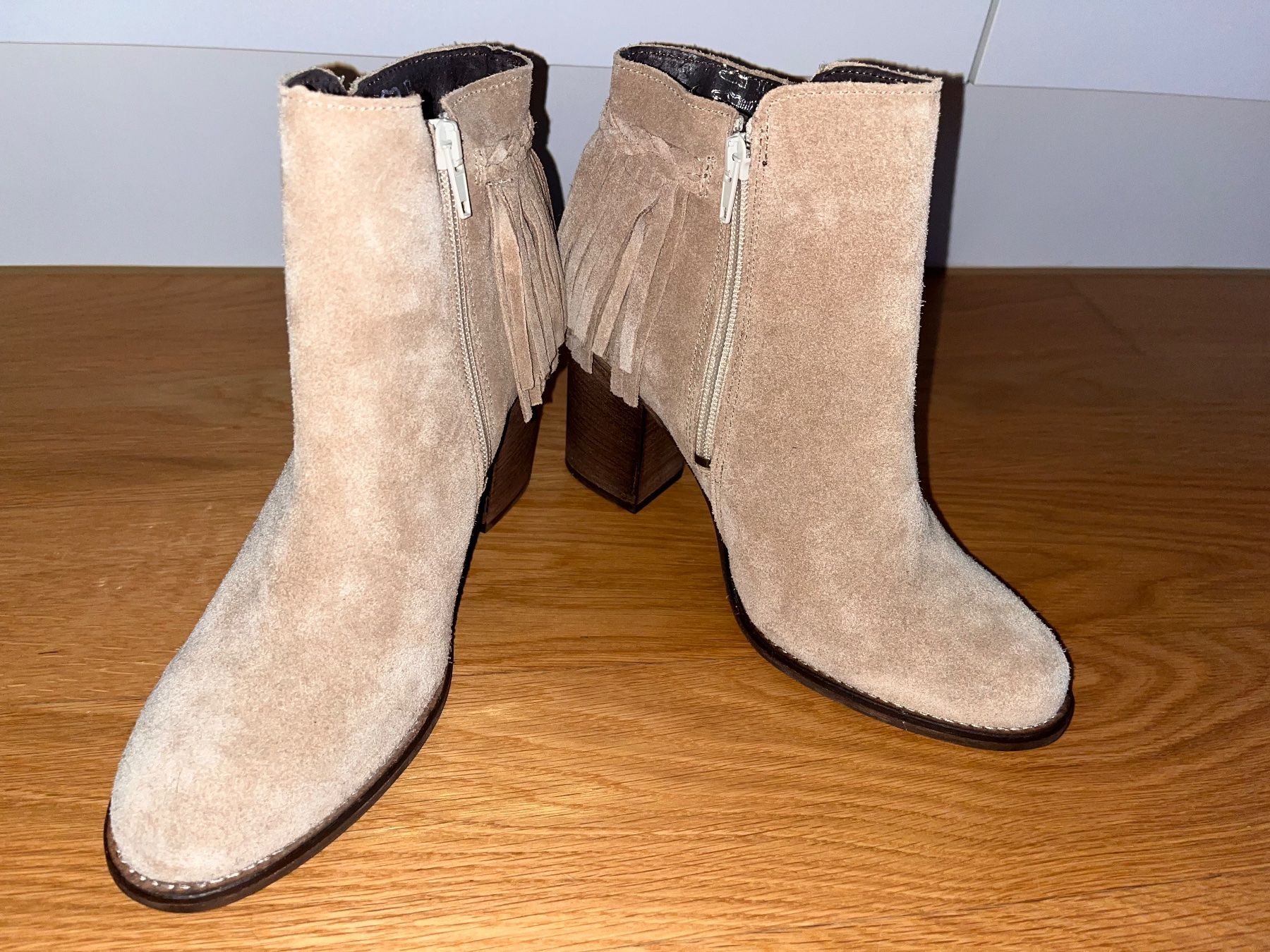 Scarpe da donna: Zign Stiefeletten mit 7cm Absatz – Usato da Luzern venduto da Lulj 3