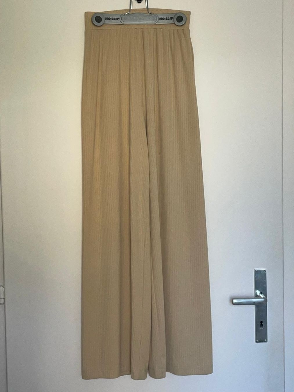 Pantaloni: Pantalon fluide – Usato da Sion venduto da aud_7pxl 6