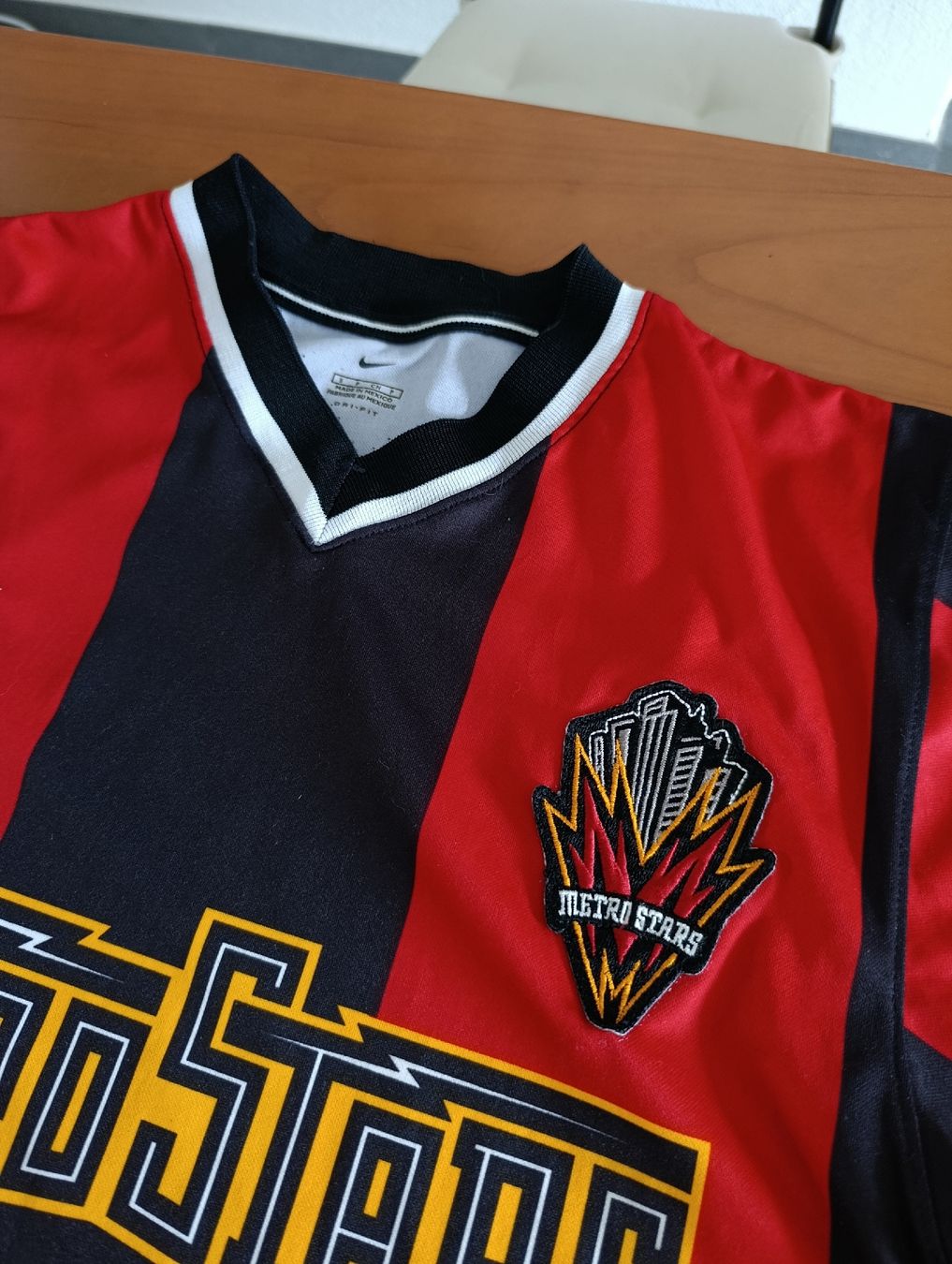 Leibchen & Hosen: Fussballtrikot MetroStars Nike Grösse L – Gebraucht aus Wil SG von Donaldus 1