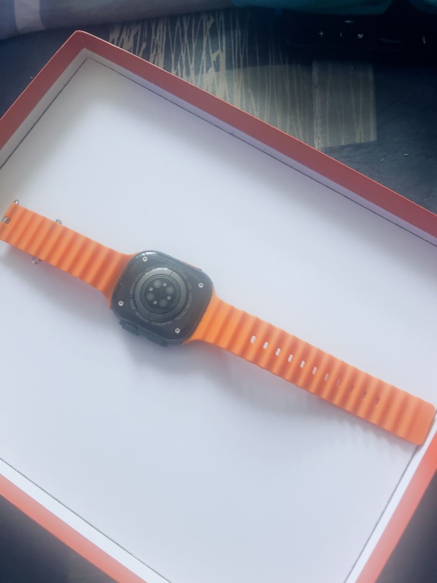 Swatch Smartwatch: Montre connectée avec bracelet orange – D'occasion à Lausanne par ken_v8xy 1