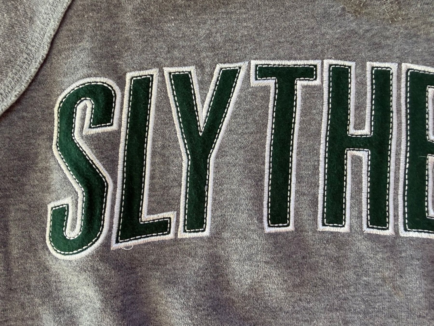 Pullover & Sweatshirts: Sweatshirt Pullover Harry Potter Slytherin Gr.XS grau – Gebraucht aus Kastanienbaum von Muenchnerkindl1 2