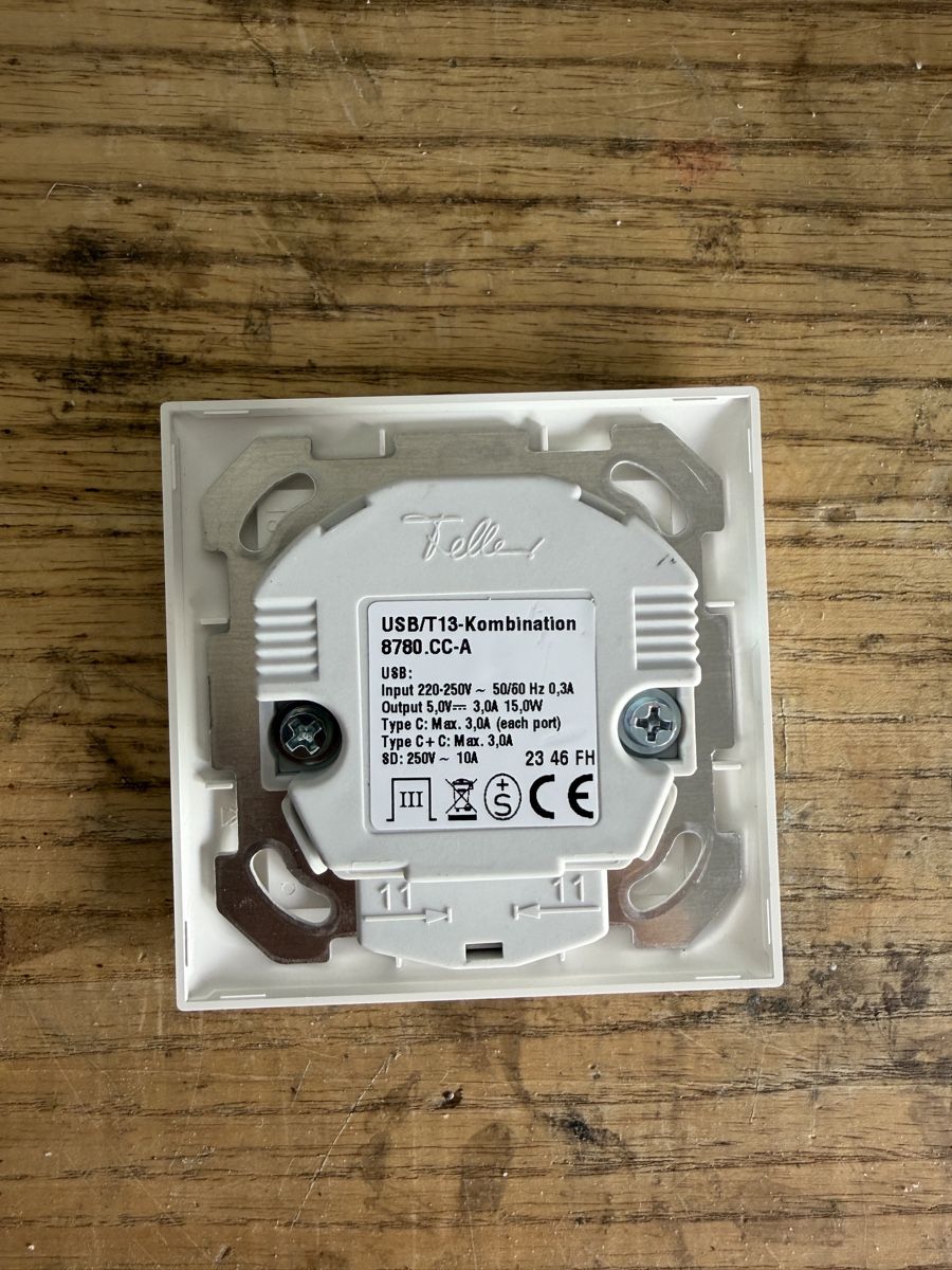 Feller Fiches d'alim.: Feller UP T13 + 2xUSB C Steckdose – D'occasion à Untersiggenthal par vikivi 1