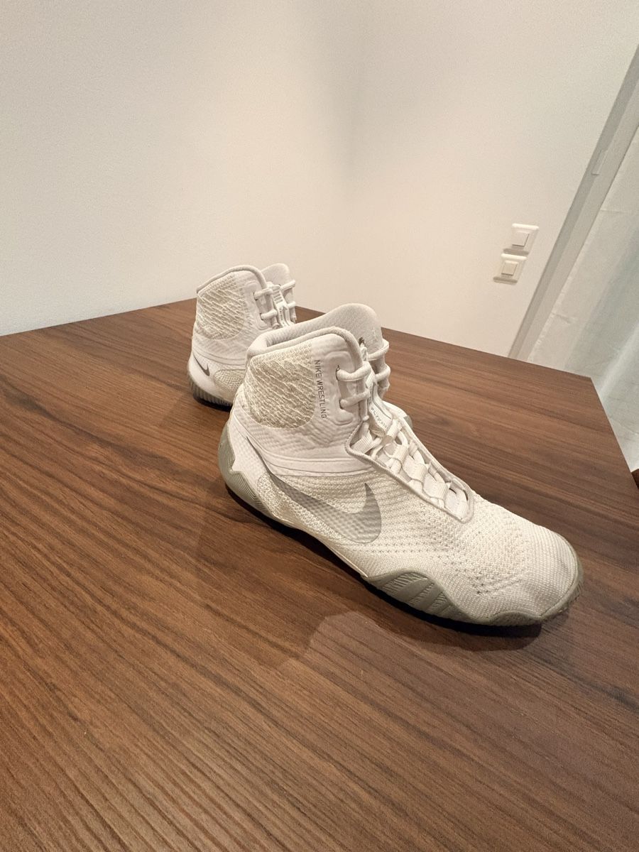 Nike Chaussures hommes: Nike Tawa Grey – D'occasion à Seengen par Matrix2020 7