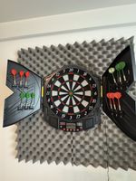🎯 Elektronische Dartscheibe mit Cabinet & Zubehör