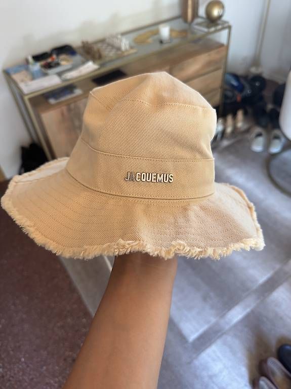 Chapeaux, bonnets & casquettes: Bonnet Bob Jacquemus – D'occasion à Vouvry par gra_vtp7