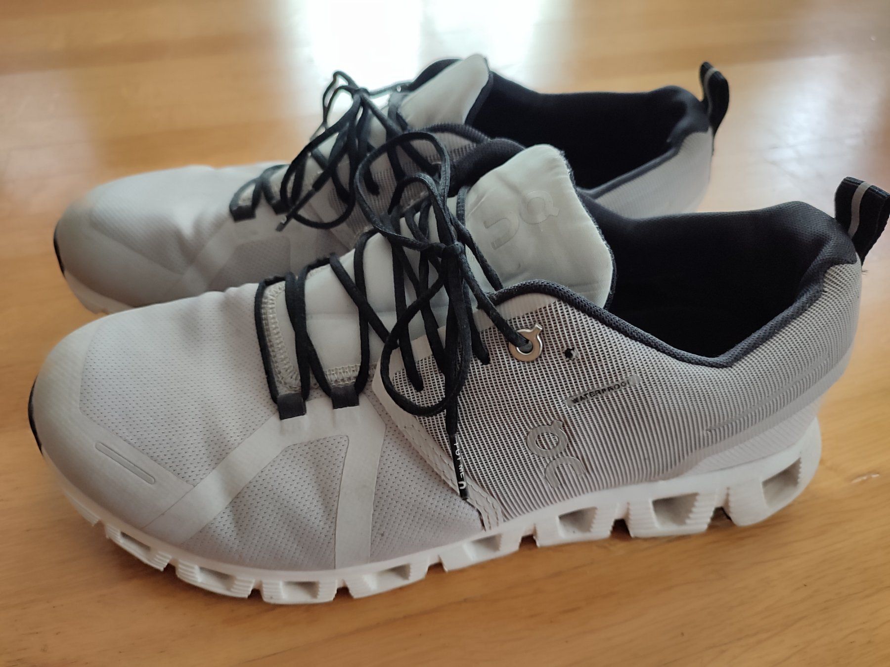 On Chaussures hommes: On Cloud 5 Waterproof Schuhe Grau, Grösse 42.5 – D'occasion à Zollikon par Tumult 1