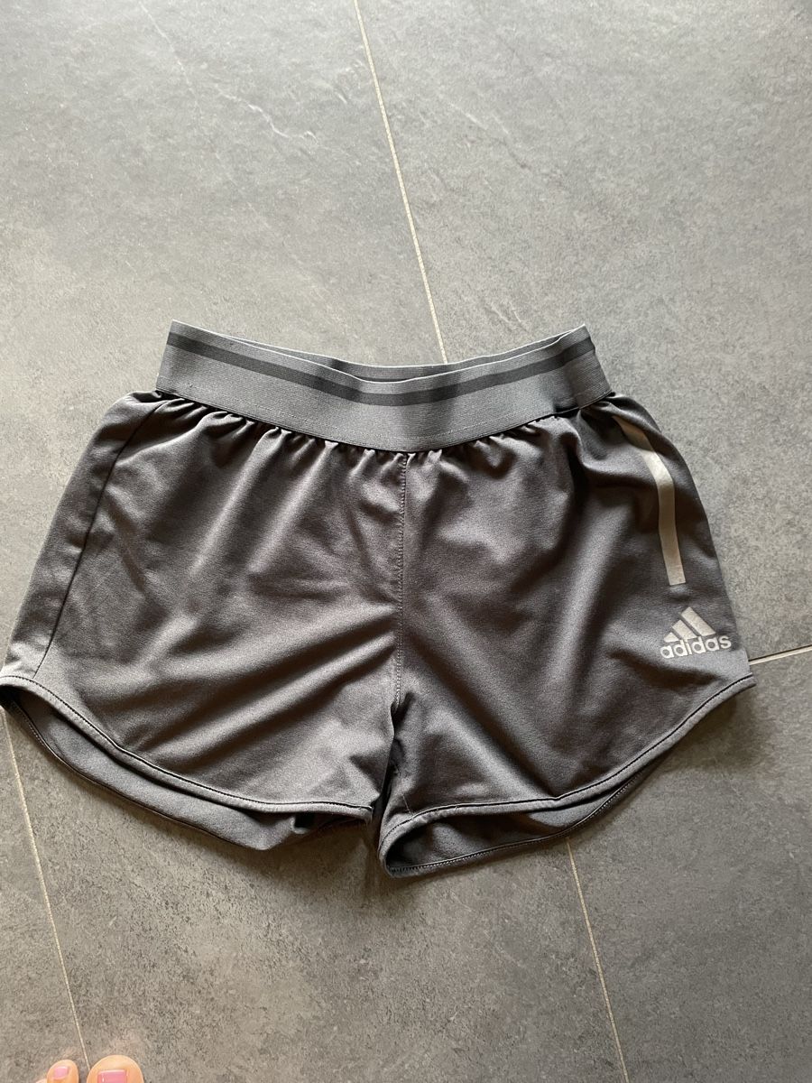 Adidas Hosen: Adidas Sporthose – Neu (gemäss Beschreibung) aus Balgach von sei_s6d7