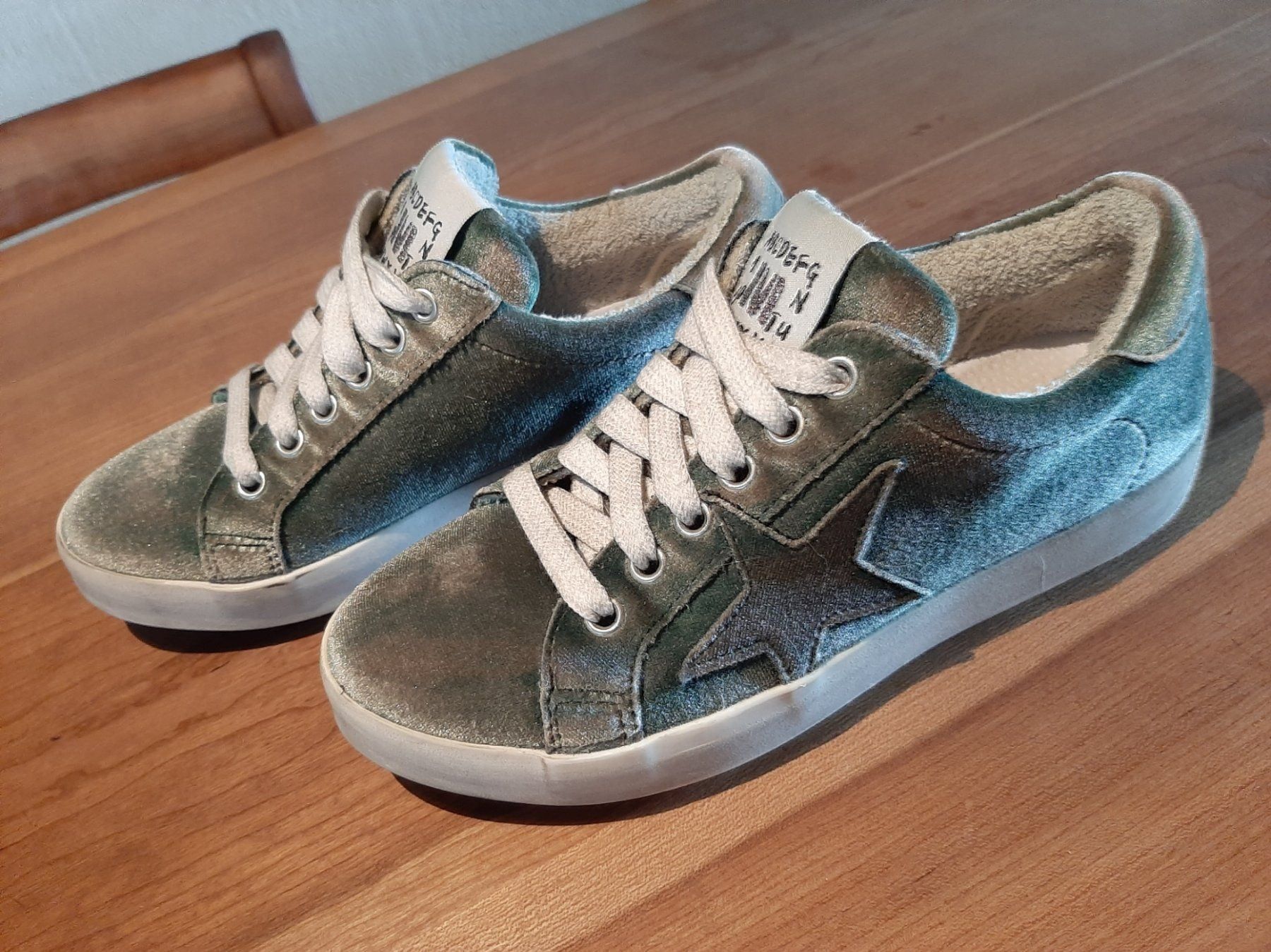 Scarpe da donna: Méliné . Samt-Sneaker – Usato da Besenbüren venduto da teluride89 1