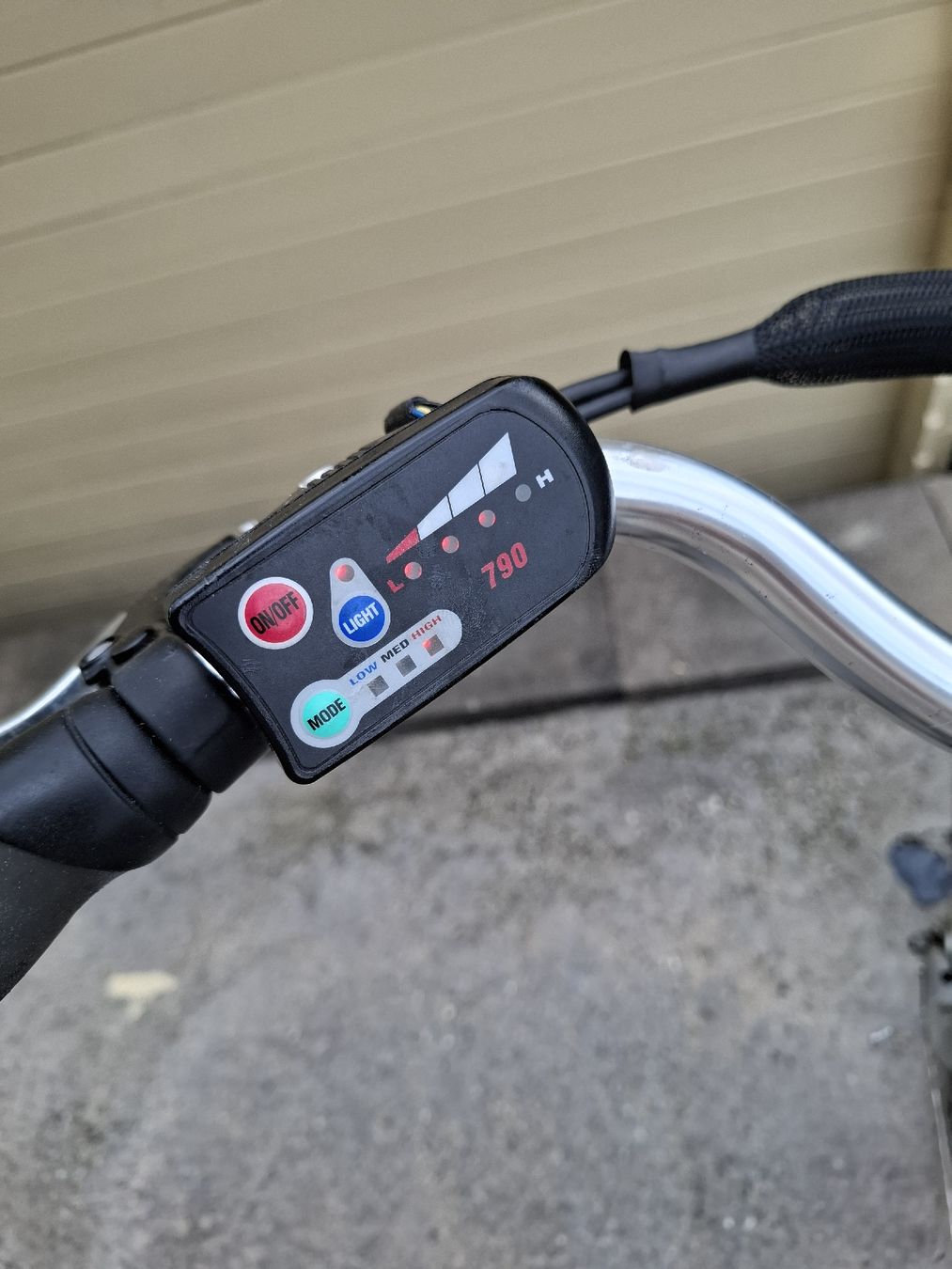 Leopard Biciclette: E-Bike Leopard 790 mit 3 Modus & Korb – Usato da Studen BE venduto da MaxMustermann123 2