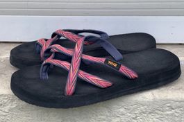 Superbes tongues TEVA coloris chauds comme neuve n.37