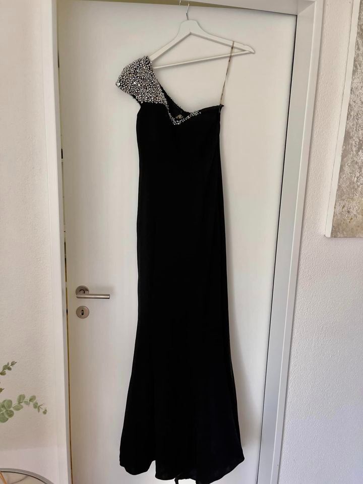 Vestiti: Diverse Abendkleider / Preis pro Kleid – Usato da Aarburg venduto da AudiBA 9