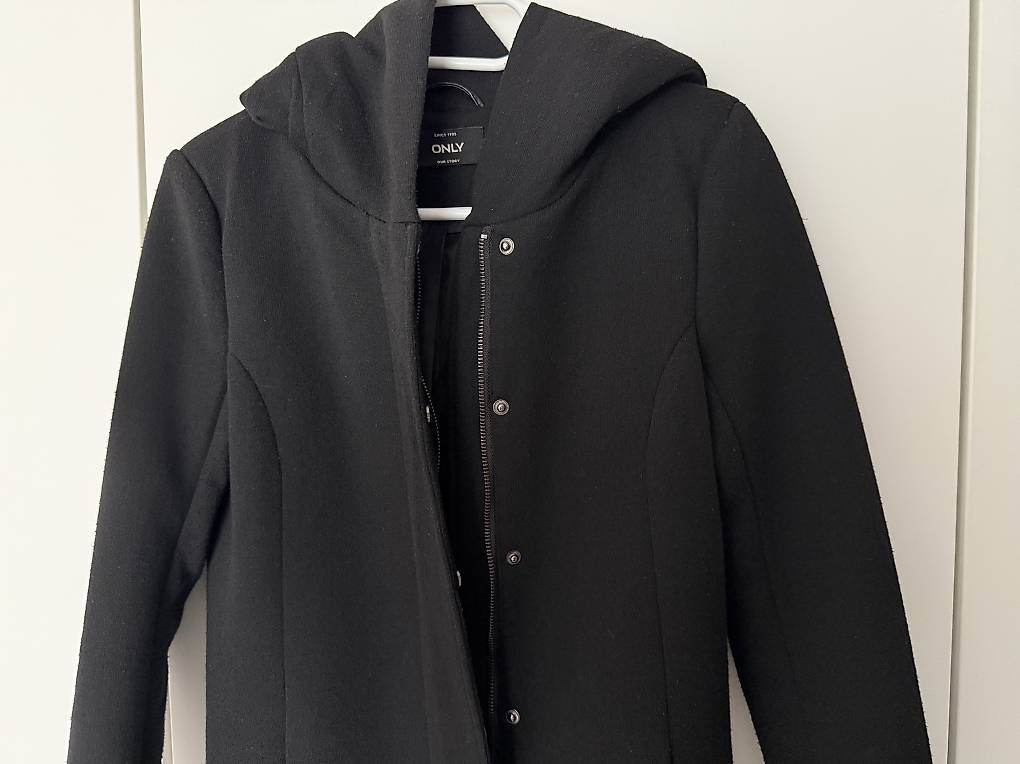 Only Cappotti: Only Mantel Schwarz in XS – Usato da Altendorf venduto da Anjapple