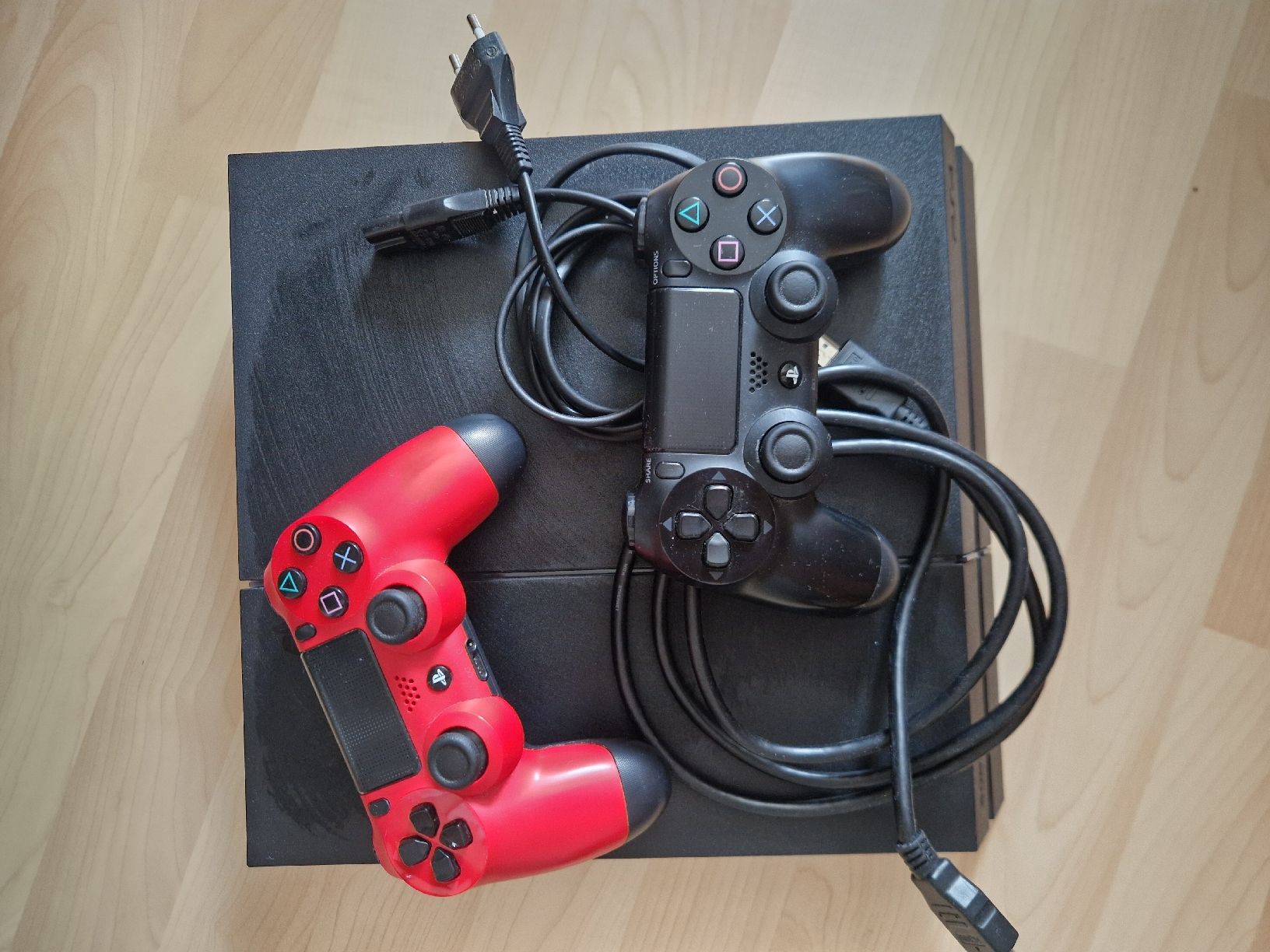 Sony Console: PS4 mit zwei Kontroller – Usato da Steinhausen venduto da Rainbowchlee 1