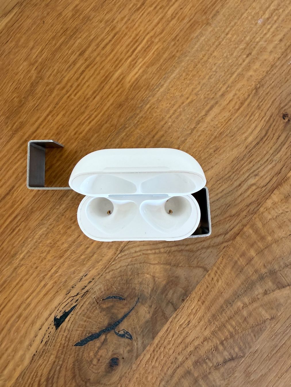 Apple Cuffie: APPLE AirPods 4 Charging Case ANC – Usato da Lausanne venduto da Nine1982 1