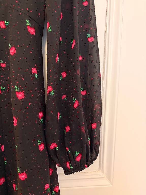 Robes: Guess, langes Kleid mit Blumen Gr. S – D'occasion à Basel par yet_7svp 4