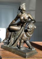 Wunderbare Skulptur, Frau mit Löwe, galvanisch verkupfert