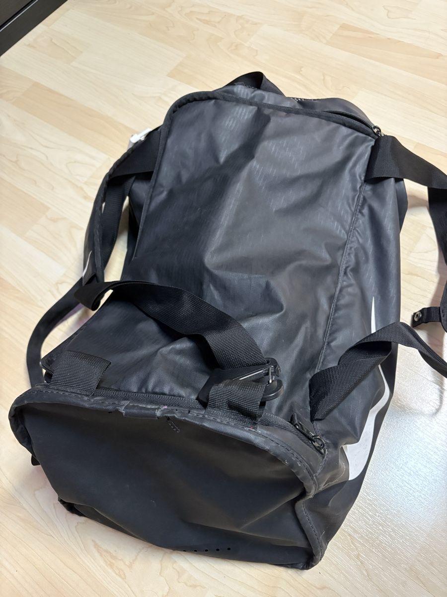 Nike Taschen: Nike Sporttasche – Gebraucht aus Bülach von Devin_H 1